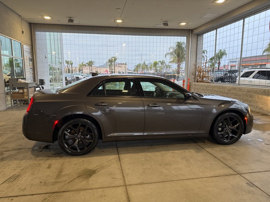 Certified 2023 Chrysler 300 Touring w/ Sport Appearance Package image 9
