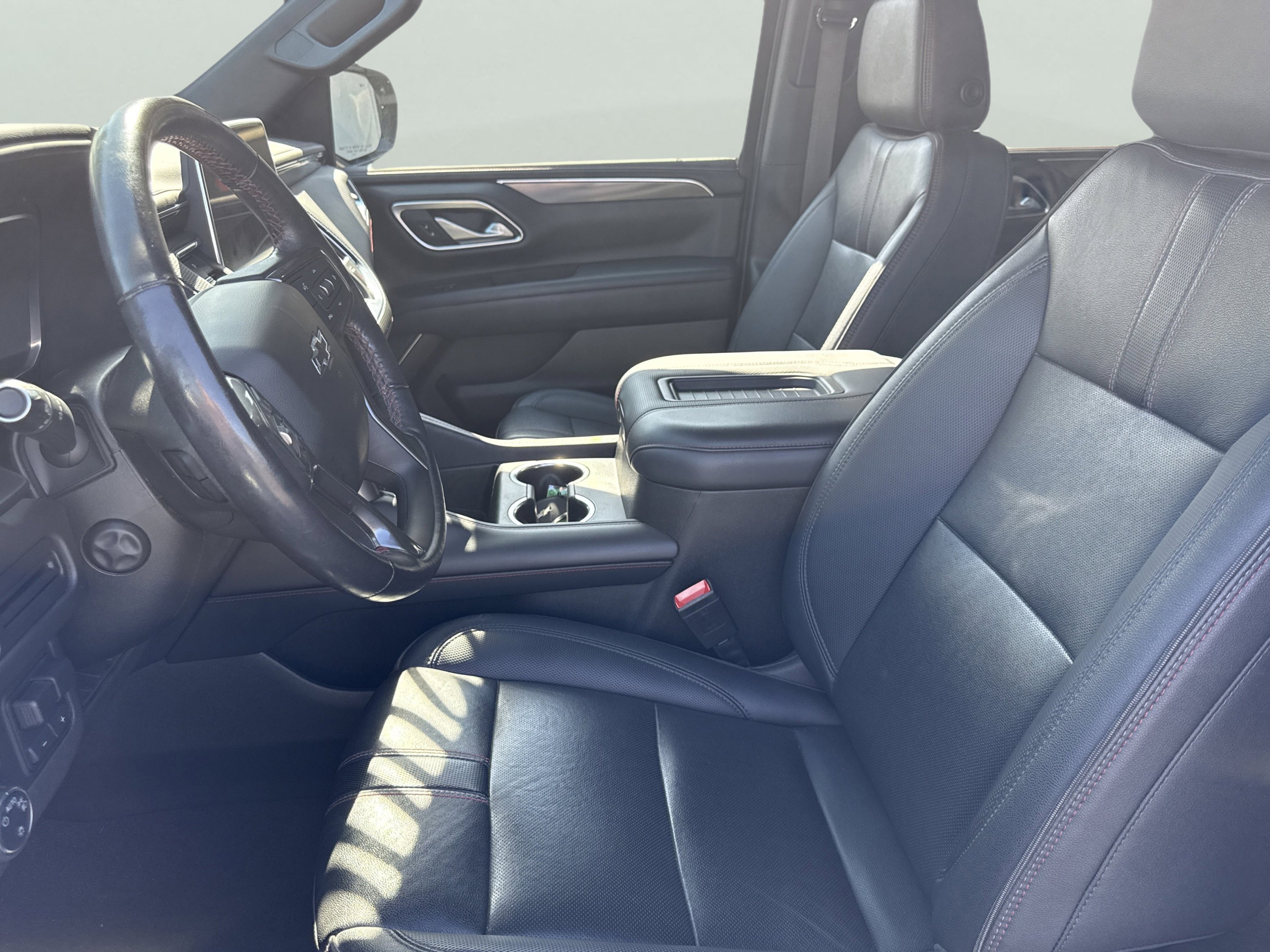 Used 2022 Chevrolet Suburban RST w/ Luxury Package image 16