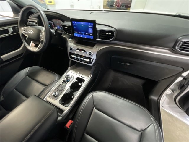 Used 2023 Ford Explorer XLT w/ Equipment Group 202A image 28