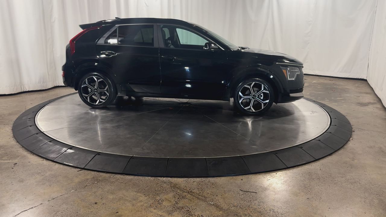 Certified 2025 Kia Niro SX Touring image 2