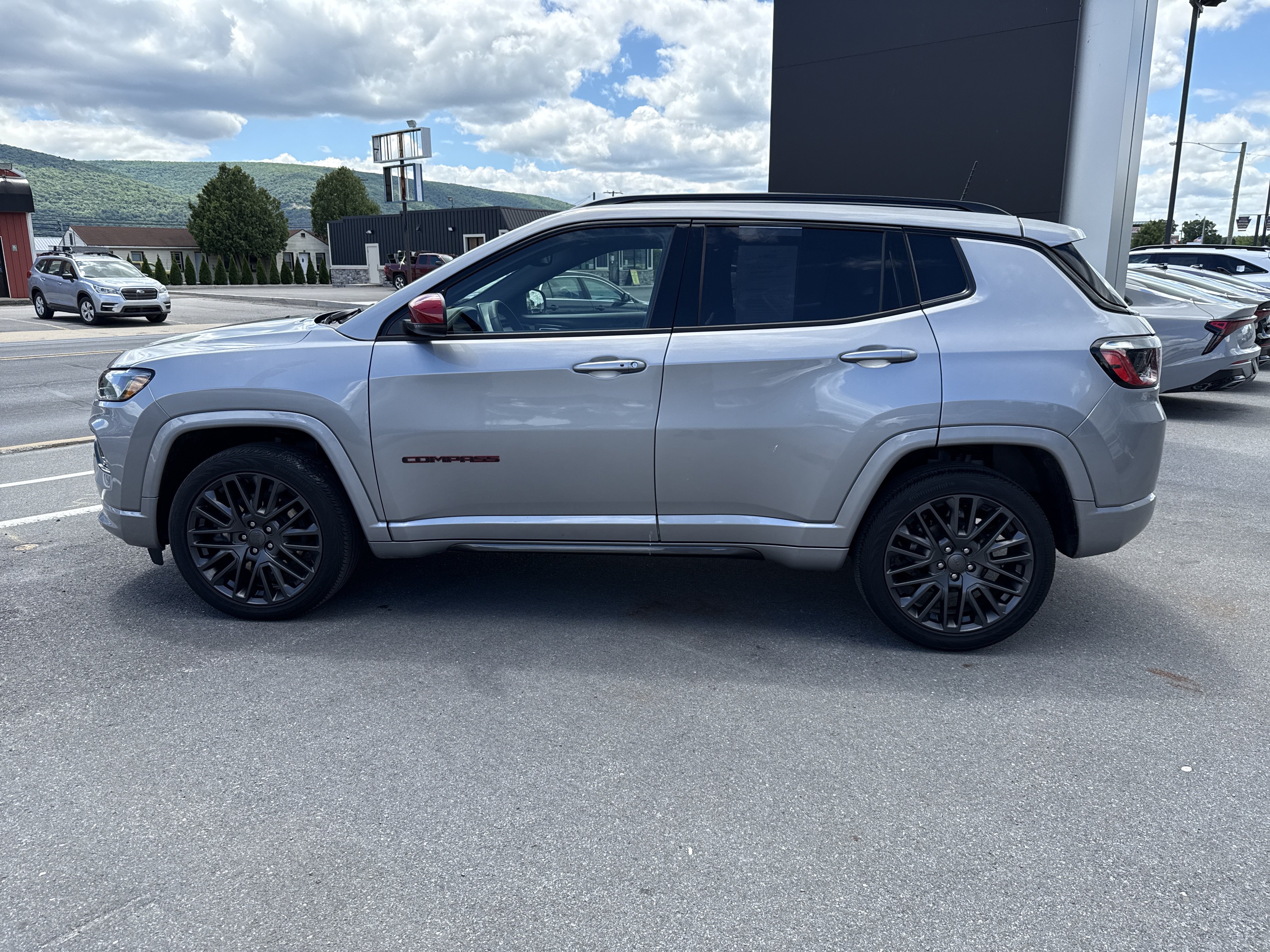 Used 2023 Jeep Compass Limited AWD/4WD image 7