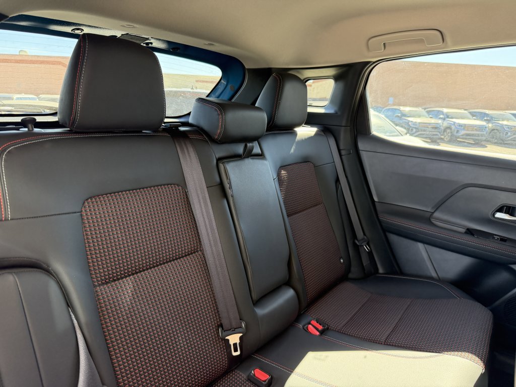Used 2025 Nissan Kicks SR FWD image 37