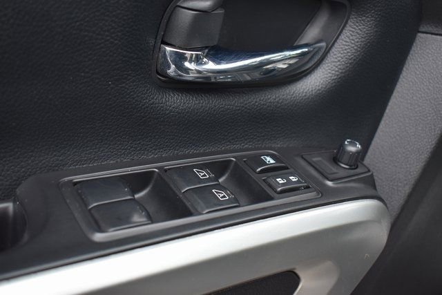 Used 2021 Nissan Titan SV w/ SV Convenience Package image 14