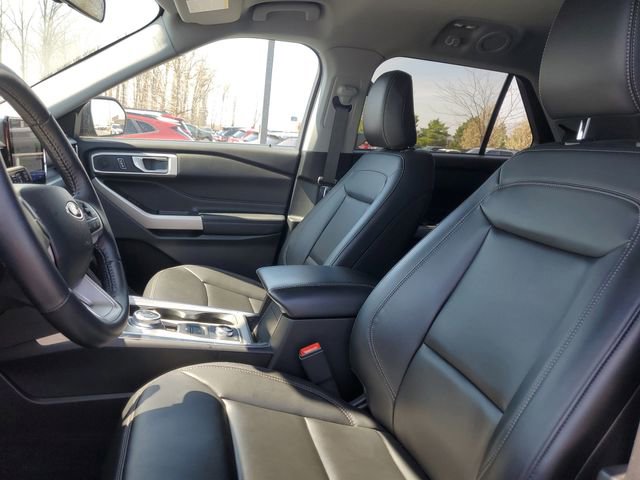 Certified 2023 Ford Explorer XLT w/ Equipment Group 202A AWD/4WD image 9