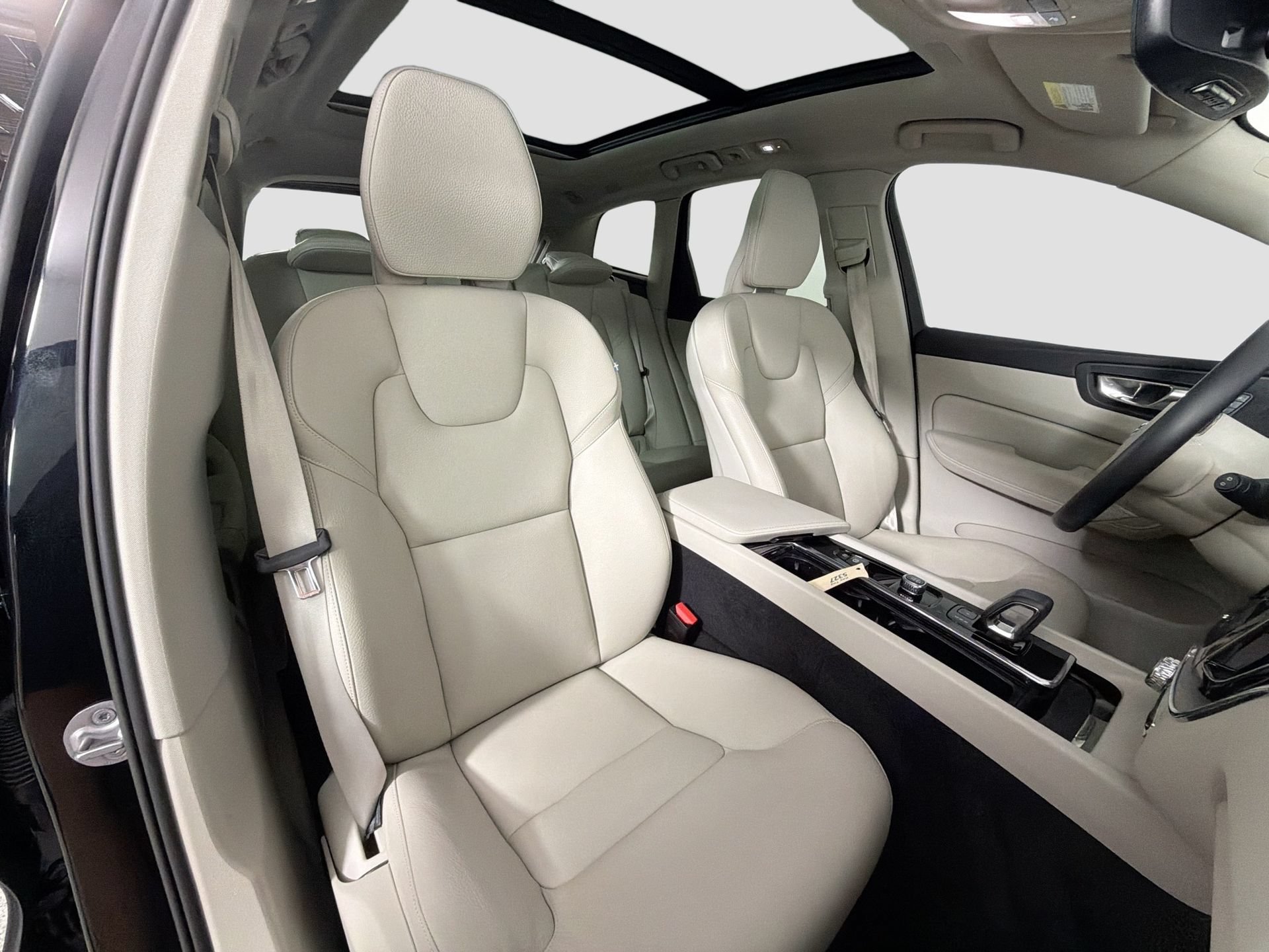 Certified 2023 Volvo XC60 T8 Plus w/ Protection Package Premier AWD/4WD image 26