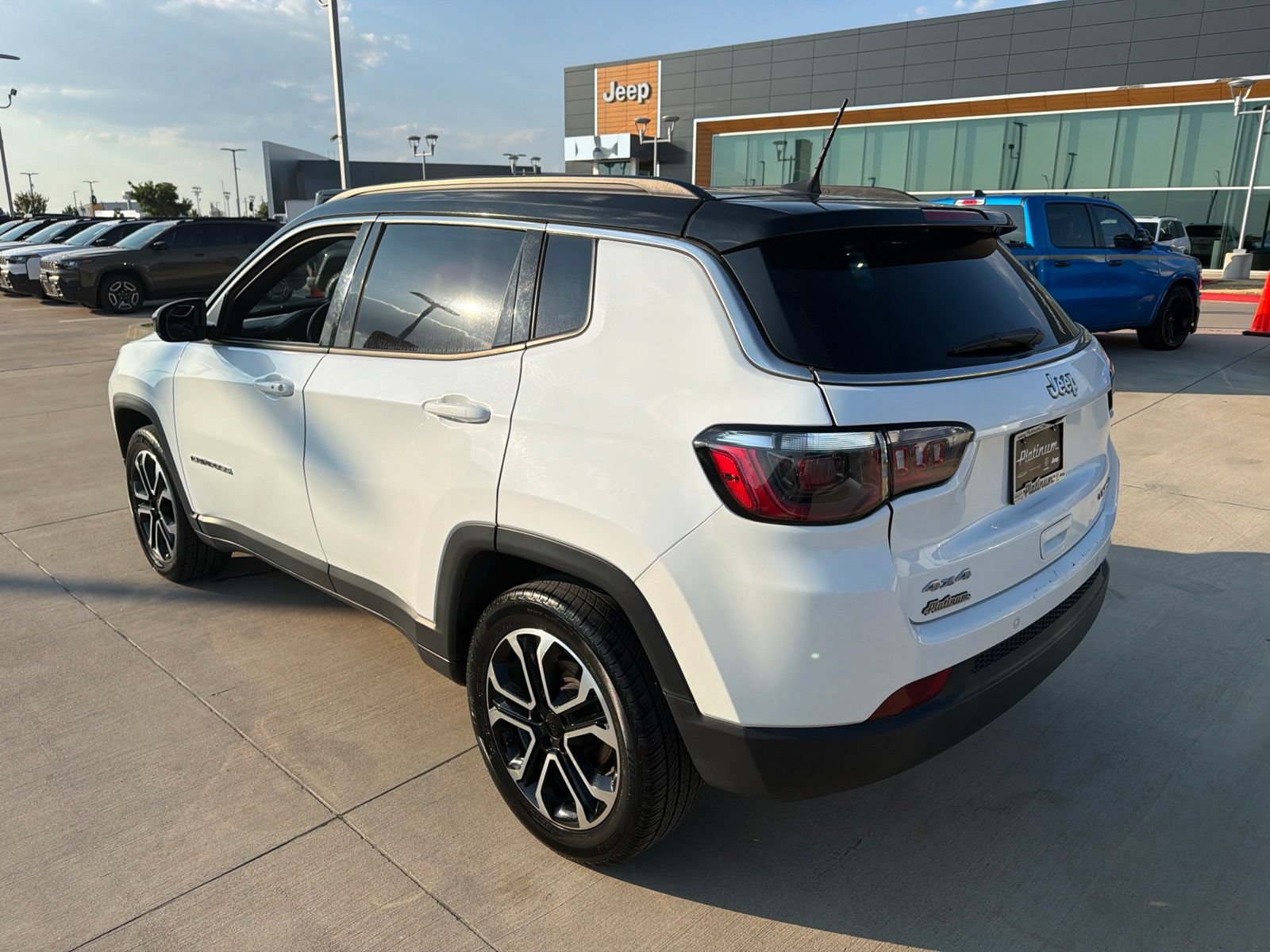 Used 2024 Jeep Compass Limited AWD/4WD image 3