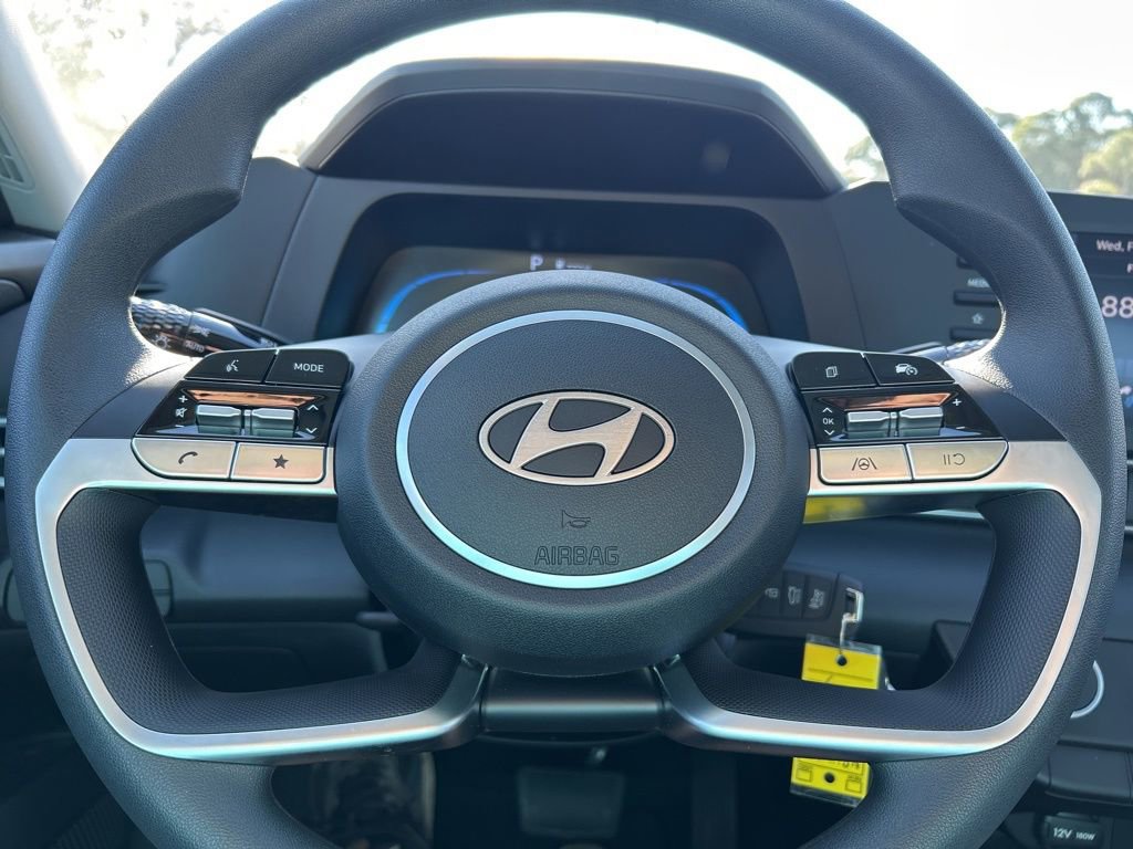 Used 2025 Hyundai Elantra SE image 22