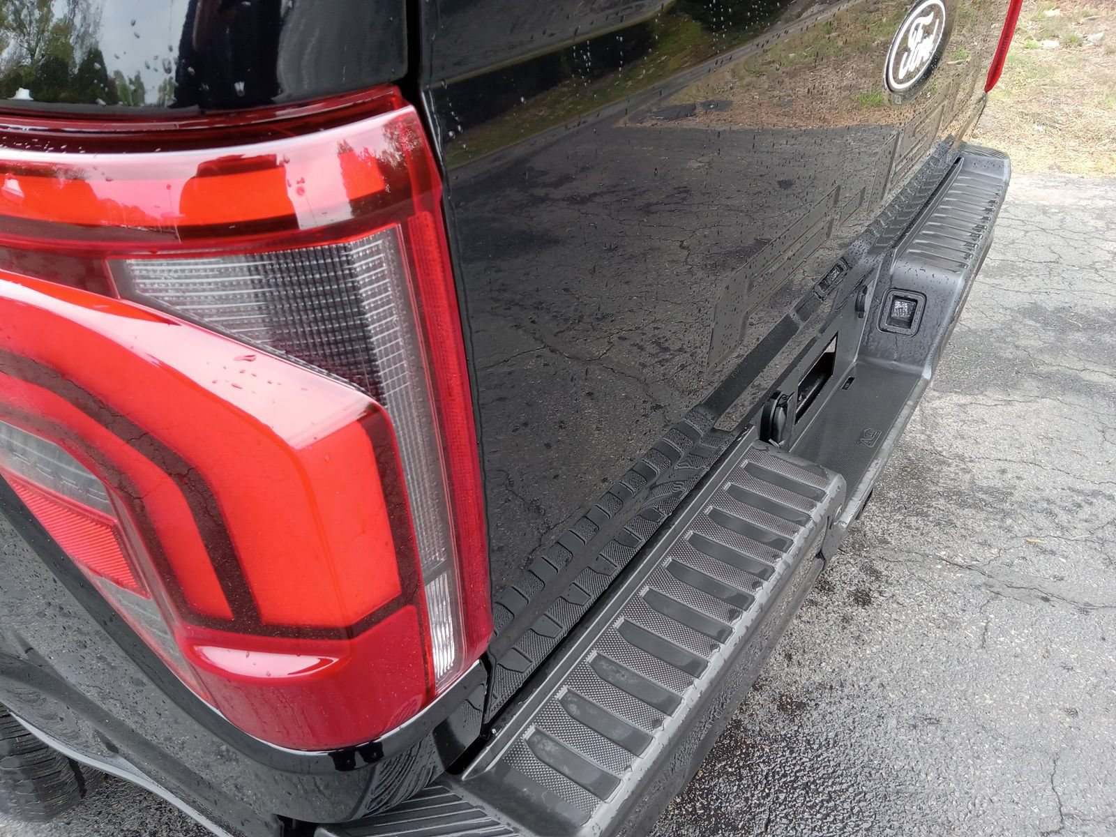 Used 2025 Ford F150 Lariat w/ Equipment Group 502A High AWD/4WD image 8