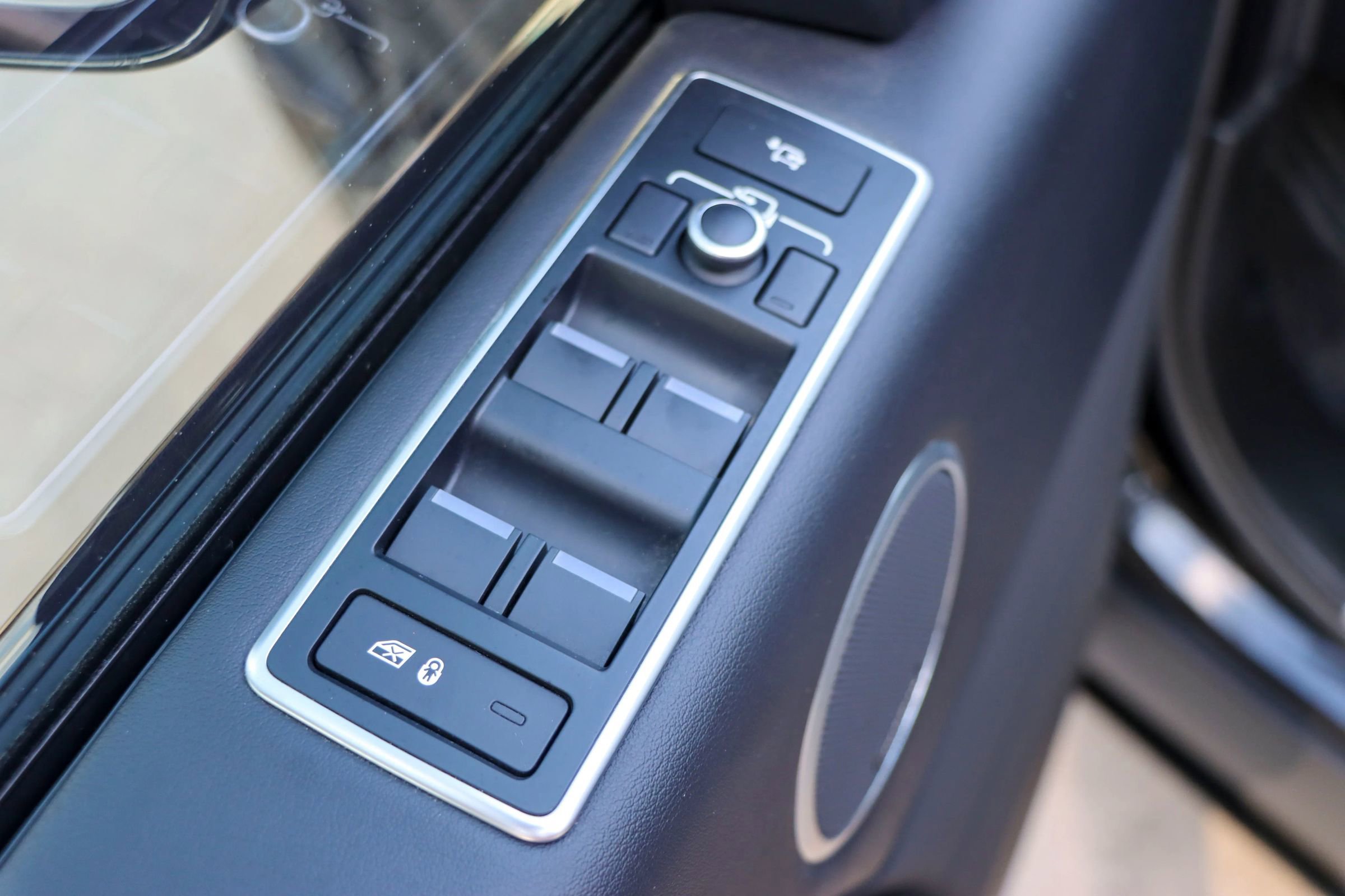 Used 2016 Land Rover Range Rover Supercharged image 14