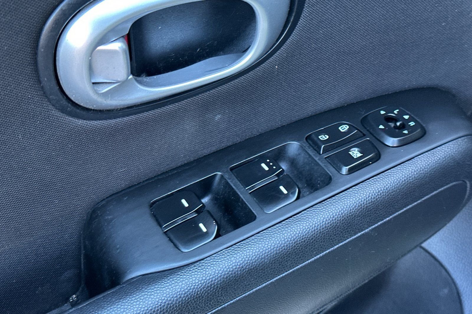 Used 2016 Kia Soul FWD image 12