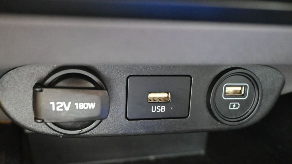 Used 2021 Hyundai Elantra SE FWD image 32