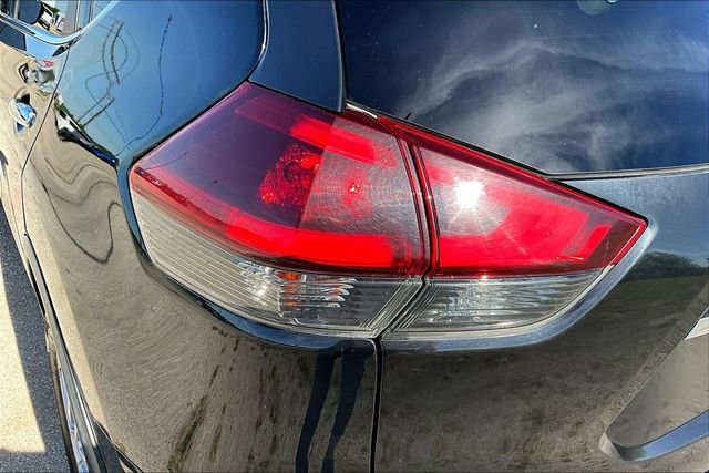 Used 2020 Nissan Rogue SV image 24