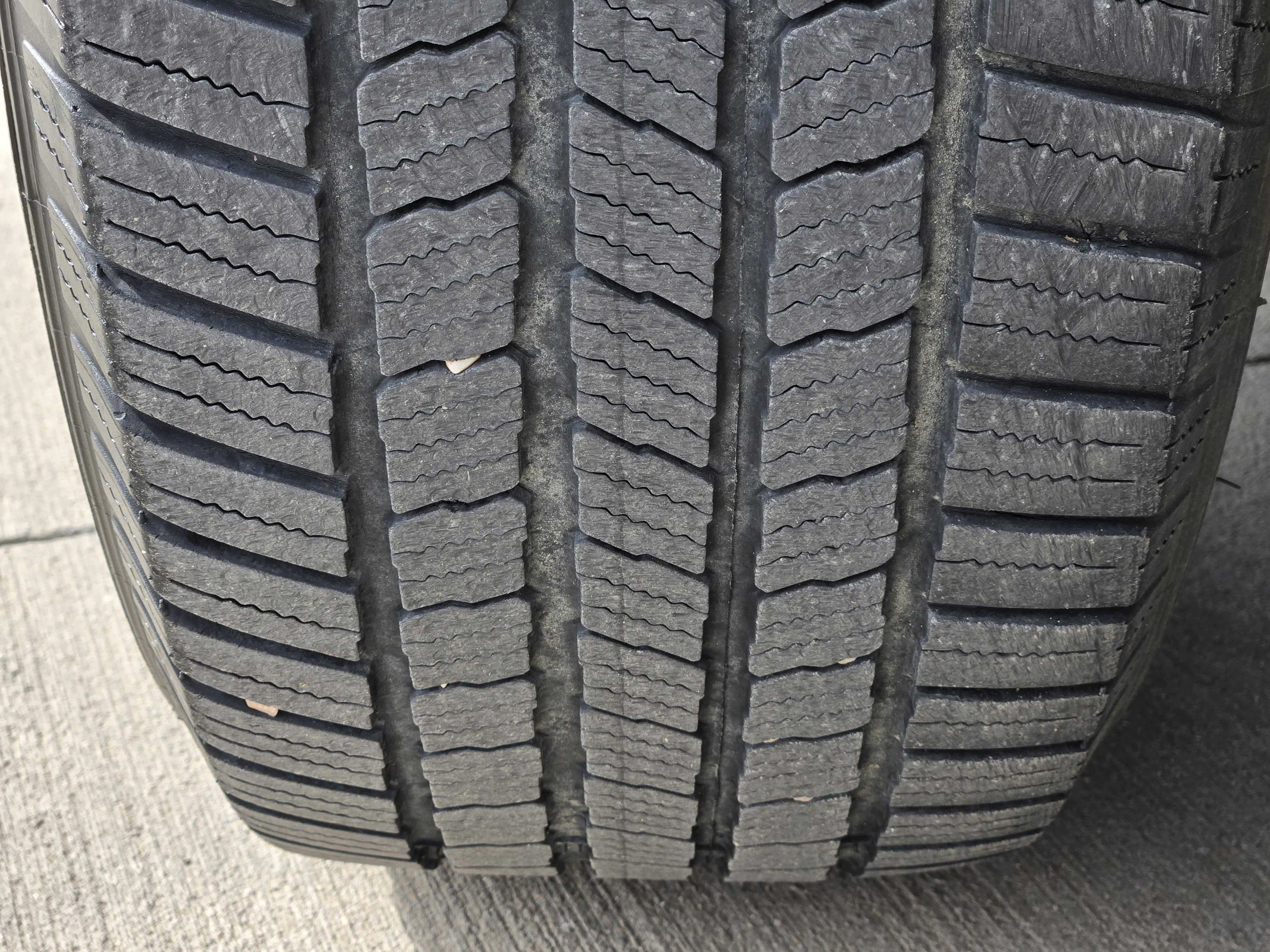 Used 2020 Toyota RAV4 XLE Premium image 17