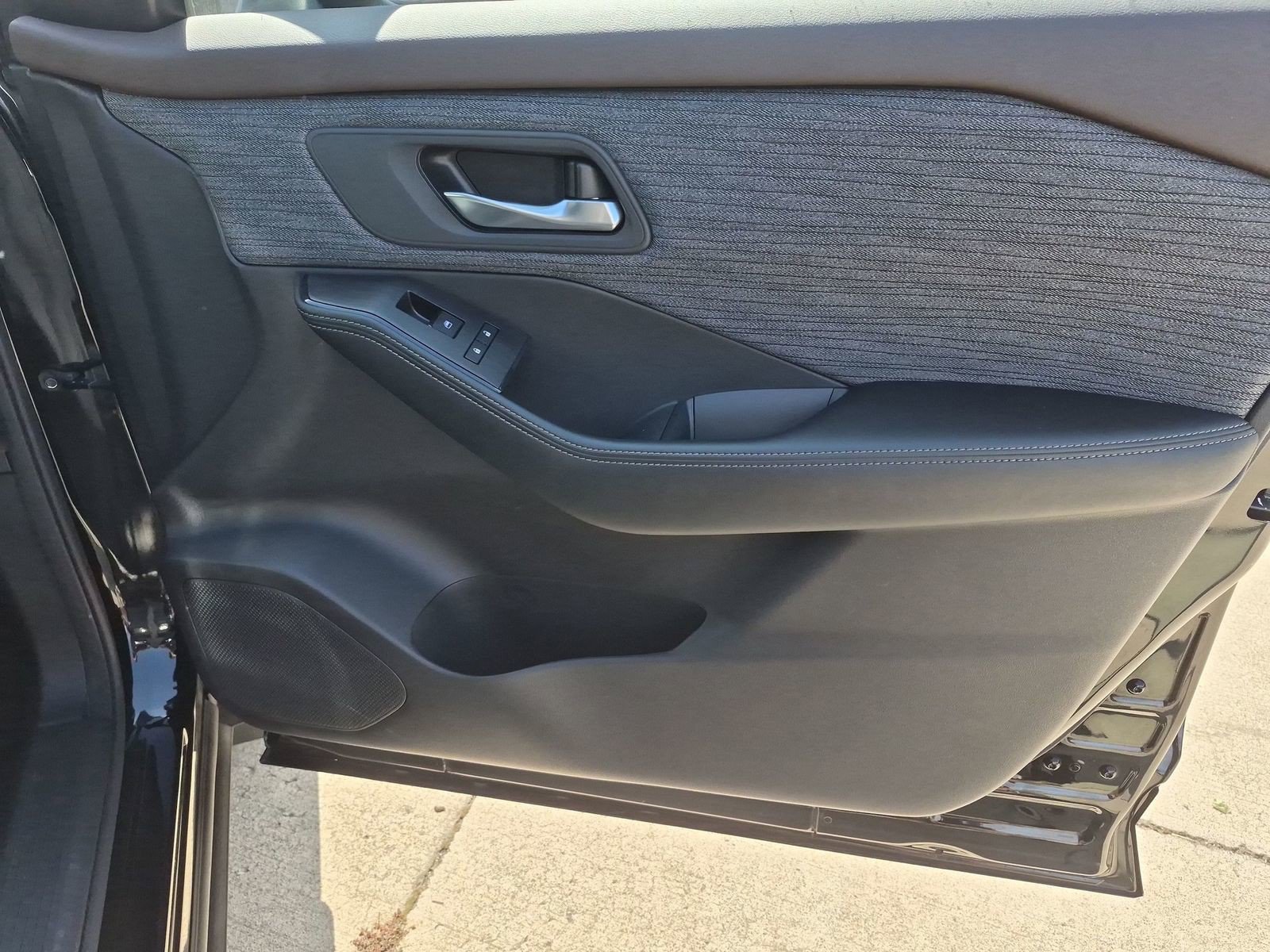 Certified 2023 Nissan Rogue SV AWD/4WD image 38