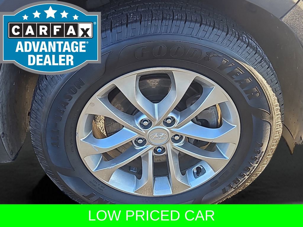 Used 2019 Hyundai Santa Fe SE image 4