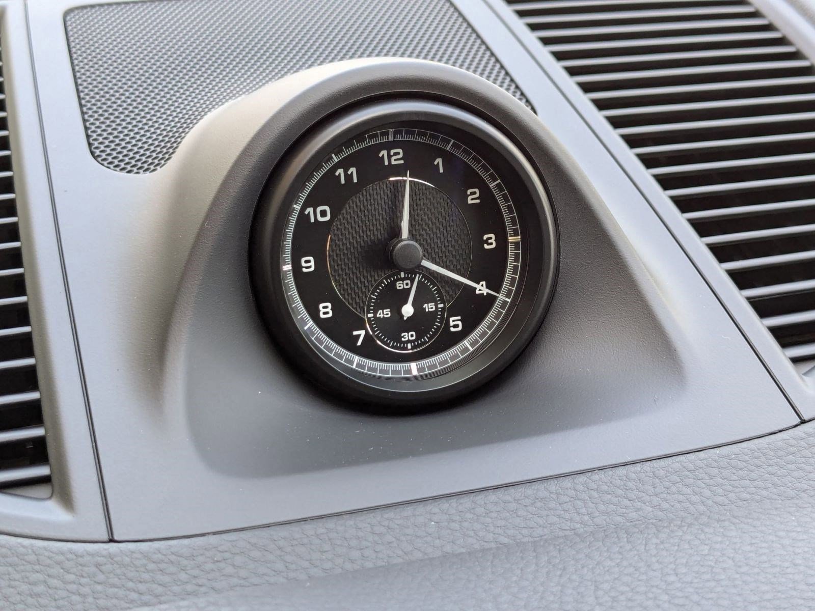 Certified 2025 Porsche Macan image 21