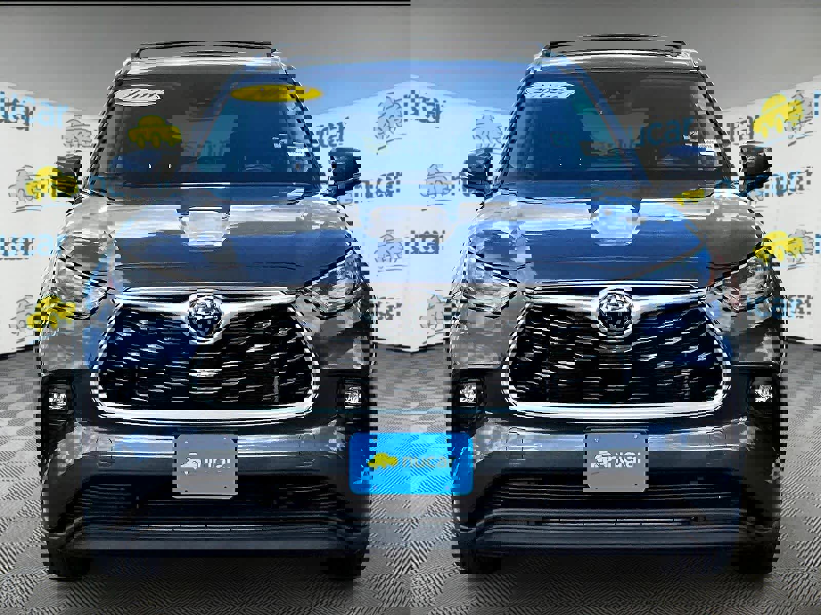 Used 2022 Toyota Highlander XLE image 2