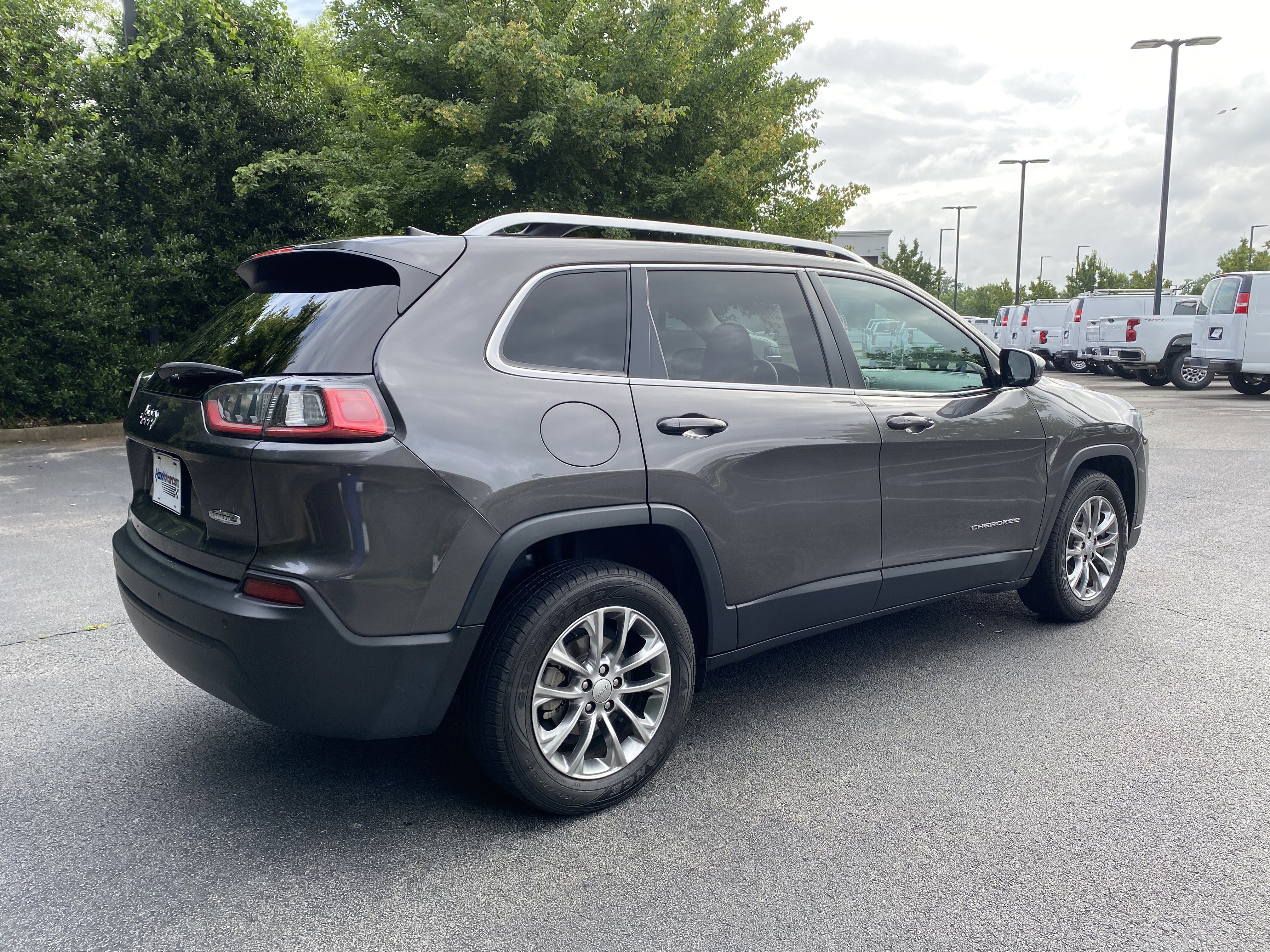 Used 2021 Jeep Cherokee Latitude Plus w/ Sun & Sound Group FWD image 9