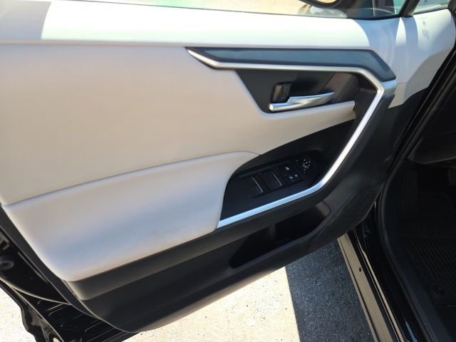 Used 2025 Toyota RAV4 XLE FWD image 26