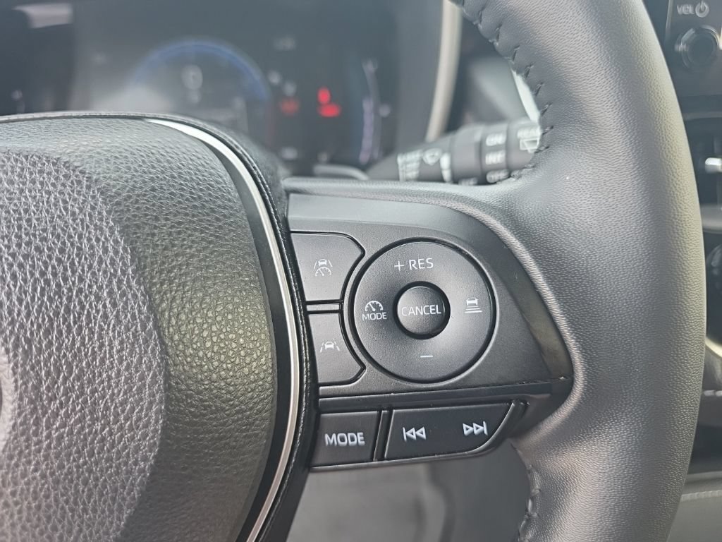 Certified 2025 Toyota Corolla XSE FWD image 18