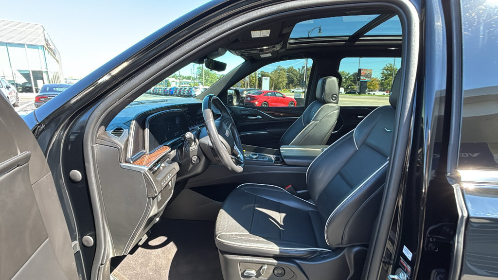 Used 2023 Cadillac Escalade Premium Luxury AWD/4WD image 25