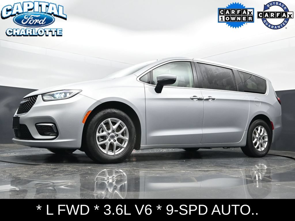 Used 2023 Chrysler Pacifica Touring-L FWD image 22