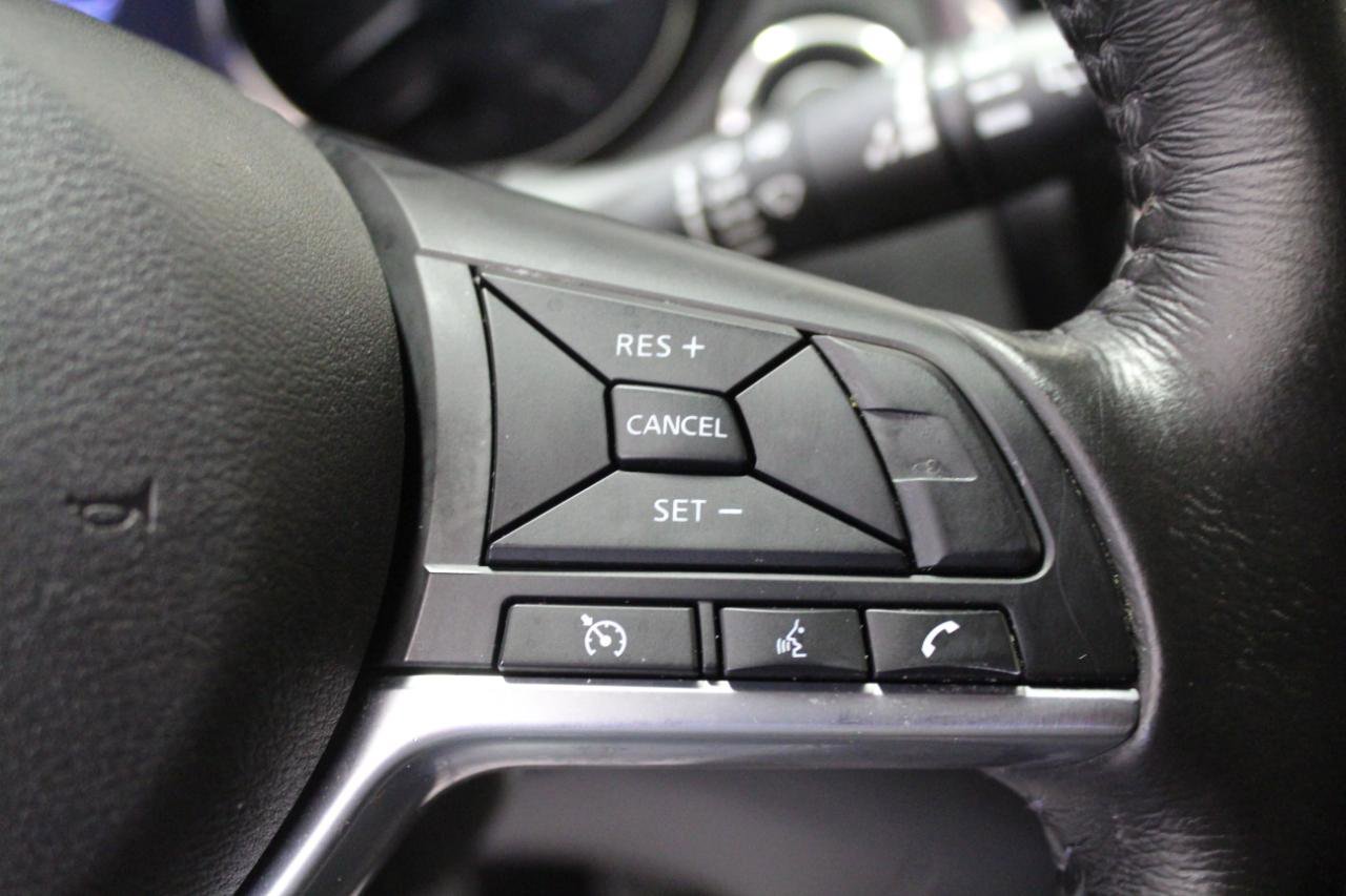 Used 2018 Nissan Rogue SV AWD/4WD image 10