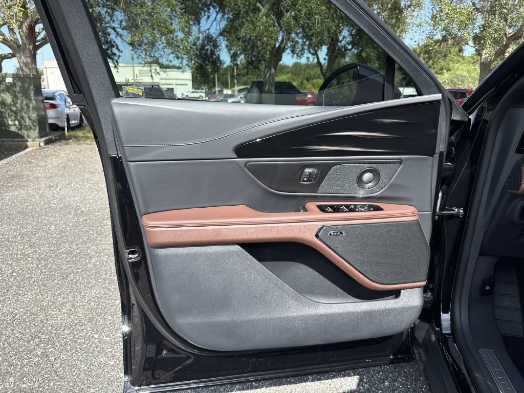 New 2026 Lincoln Nautilus Reserve AWD/4WD image 18