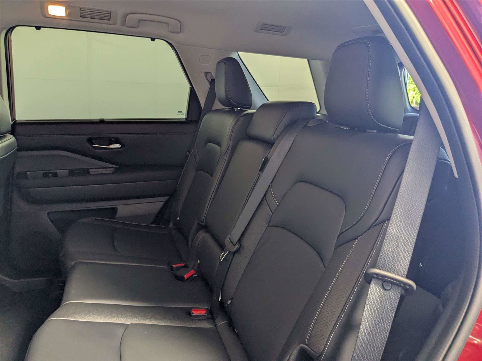 Used 2023 Nissan Pathfinder SL w/ Lighting Package (N92) image 31