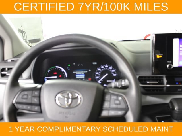 Used 2025 Toyota Sienna LE FWD image 26