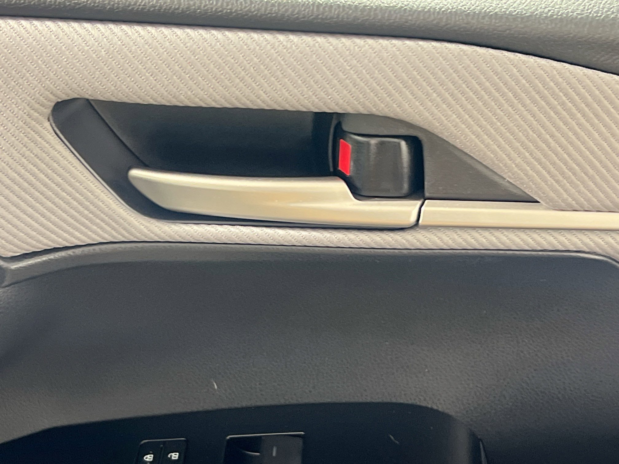 Used 2025 Toyota Camry SE image 32