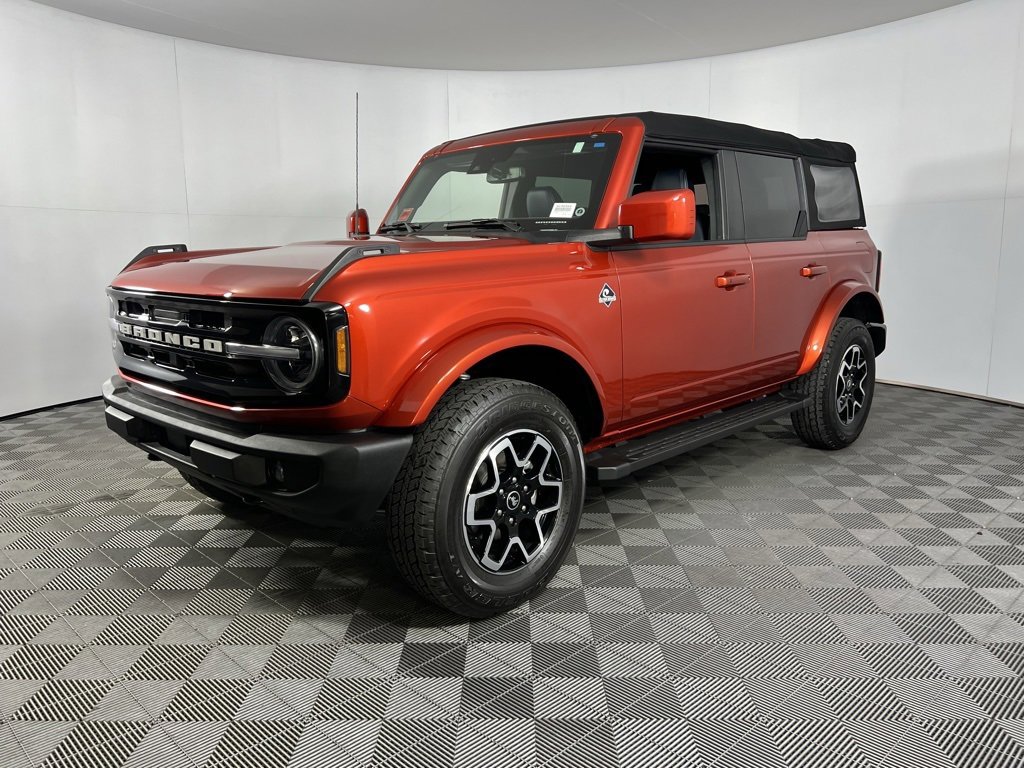 Used 2023 Ford Bronco Outer Banks image 3