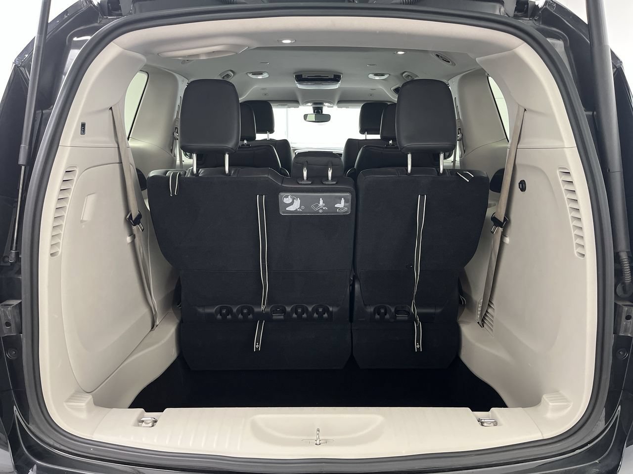 Used 2019 Chrysler Pacifica Touring-L FWD image 29