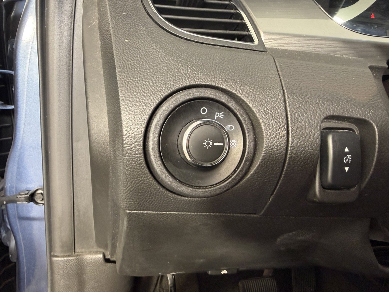 Used 2018 Ford Taurus SEL FWD image 19