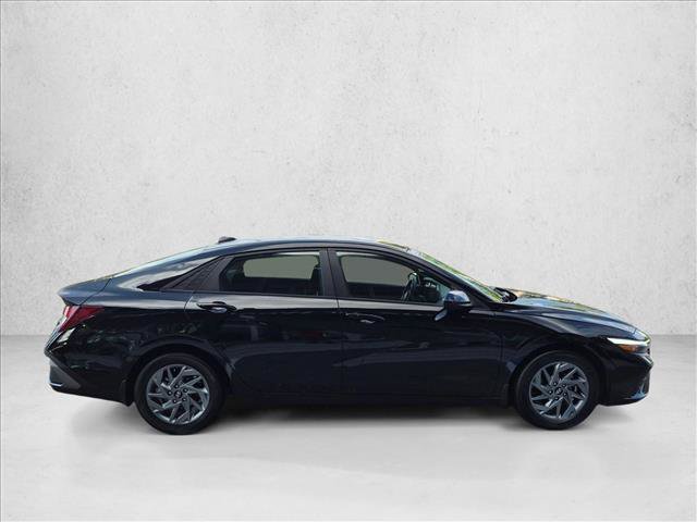 Used 2024 Hyundai Elantra SEL FWD image 4