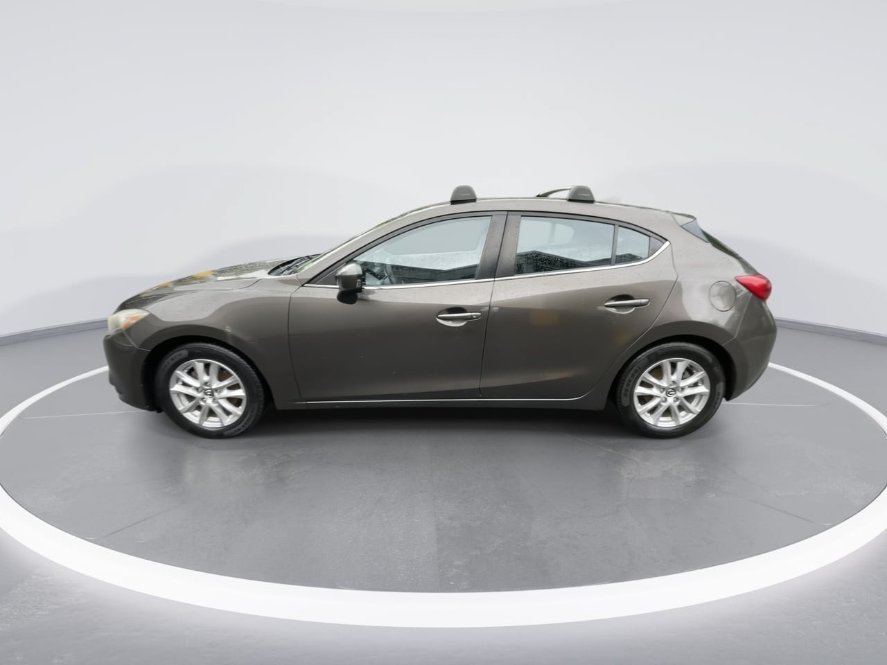 Used 2016 MAZDA MAZDA3 i Touring w/ Popular Equipment Package FWD image 5