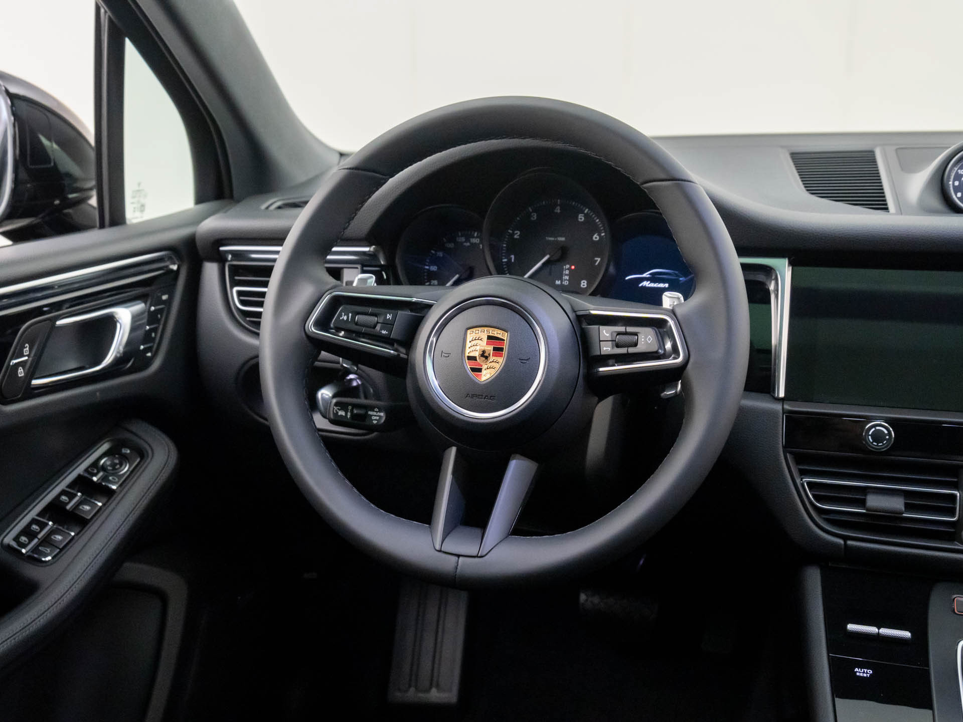 Certified 2026 Porsche Macan AWD/4WD image 12