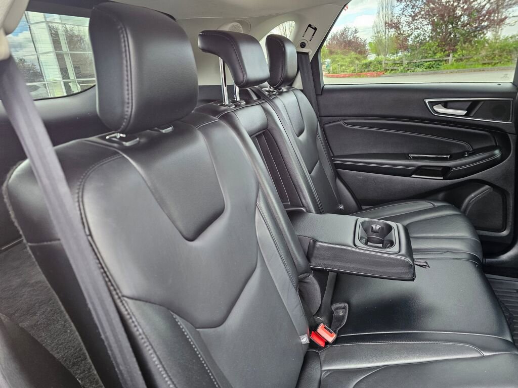 Used 2017 Ford Edge Titanium w/ Technology Package image 16