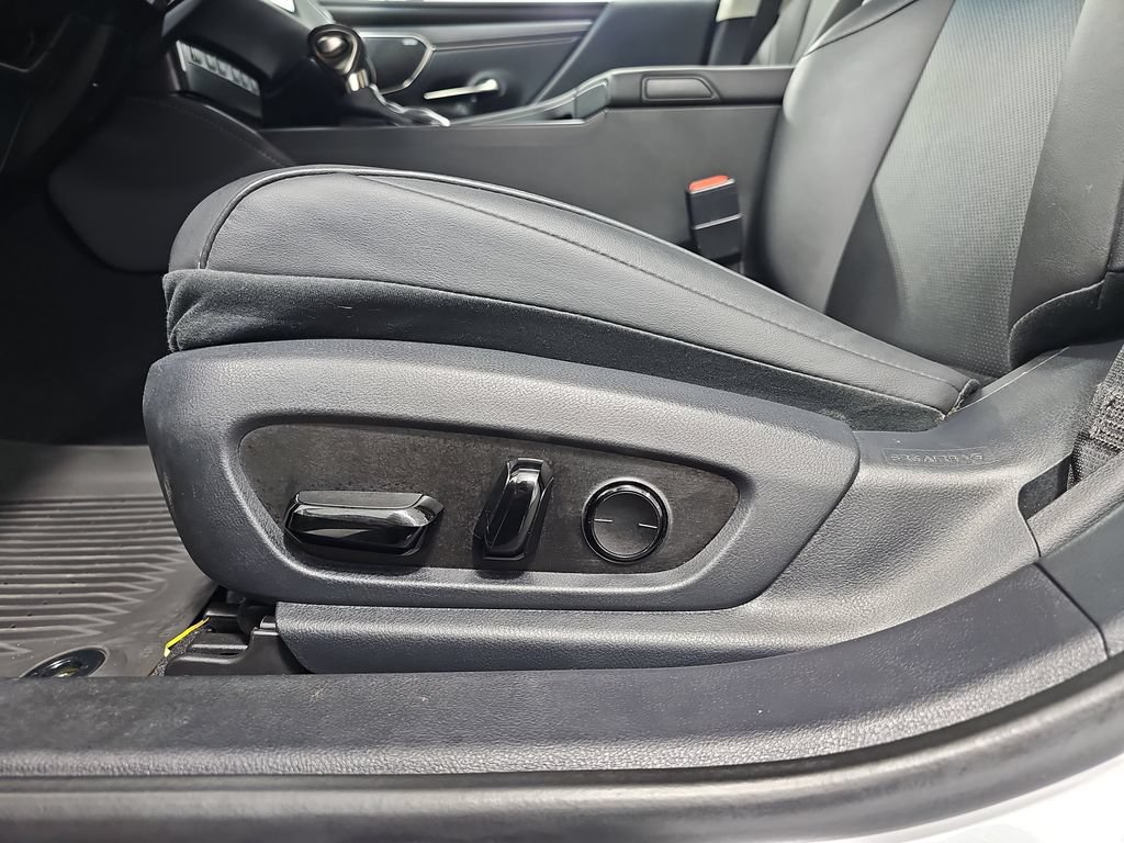 Used 2023 Lexus ES 250 w/ Protection Package (P2) AWD/4WD image 31