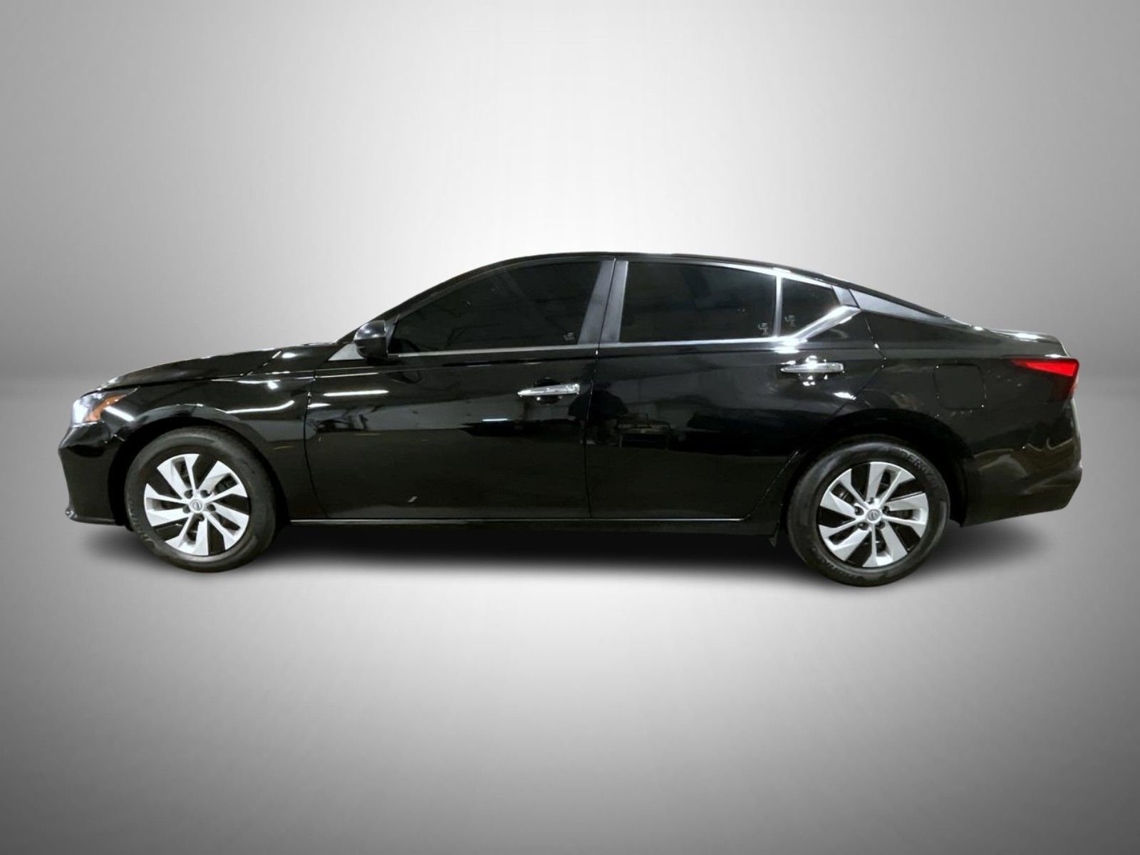 Used 2025 Nissan Altima 2.5 S FWD image 8
