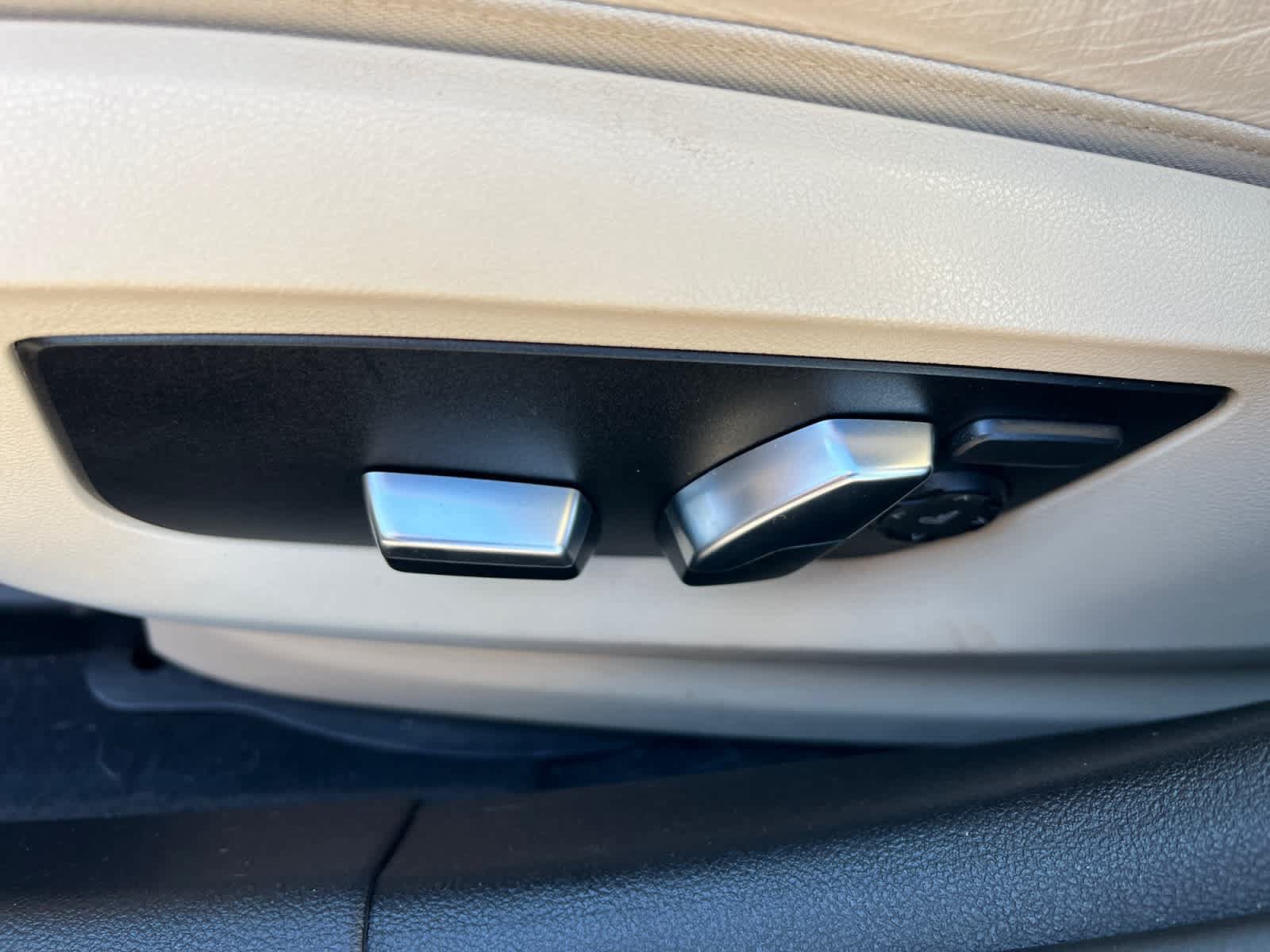 Used 2023 BMW 530e RWD image 19