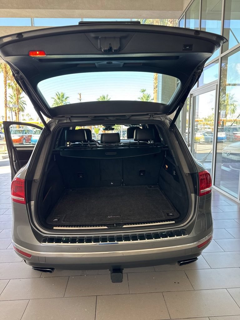 Used 2017 Volkswagen Touareg Wolfsburg Edition AWD/4WD image 11