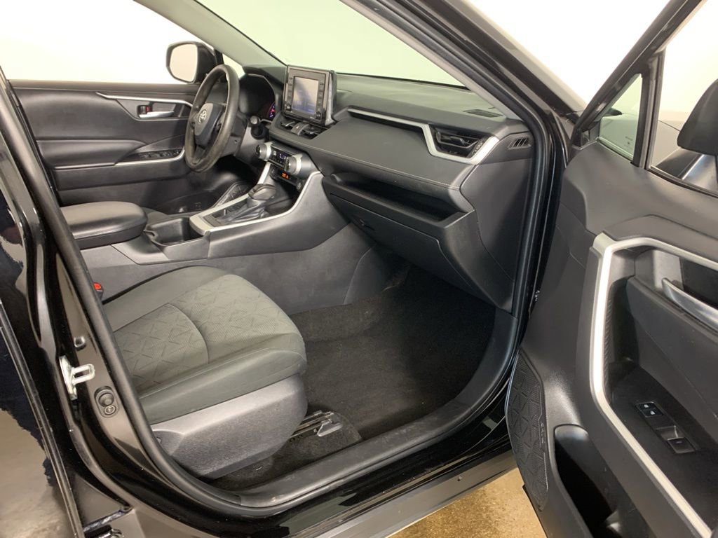 Used 2022 Toyota RAV4 XLE image 36