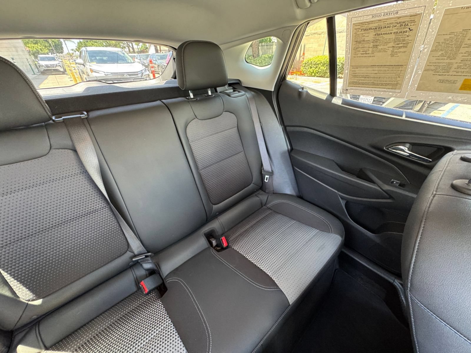 Used 2025 Chevrolet Trax LT FWD image 37