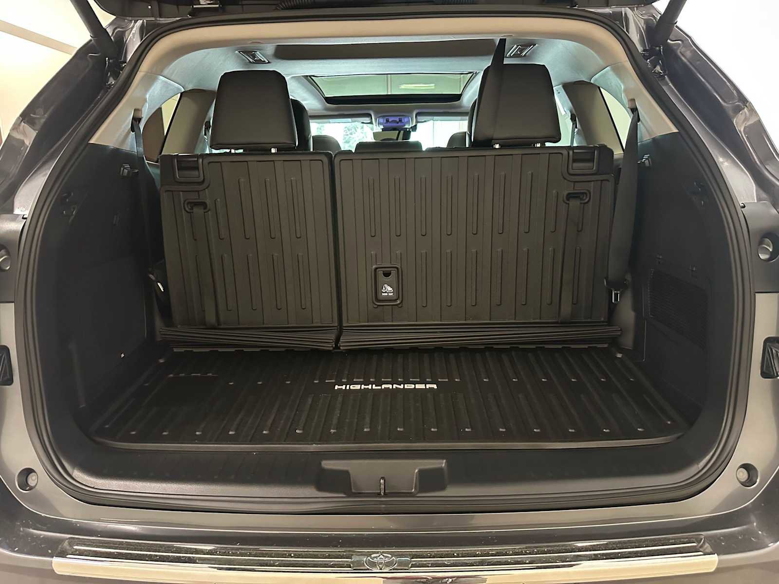 Certified 2025 Toyota Highlander Platinum AWD/4WD image 31