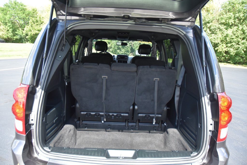 Used 2015 Dodge Grand Caravan SXT w/ Blacktop Package FWD image 33