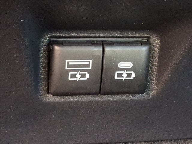 Used 2025 Toyota Camry SE FWD image 11