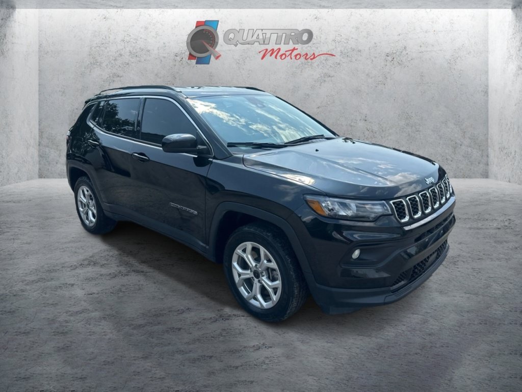 Used 2025 Jeep Compass Latitude AWD/4WD image 8