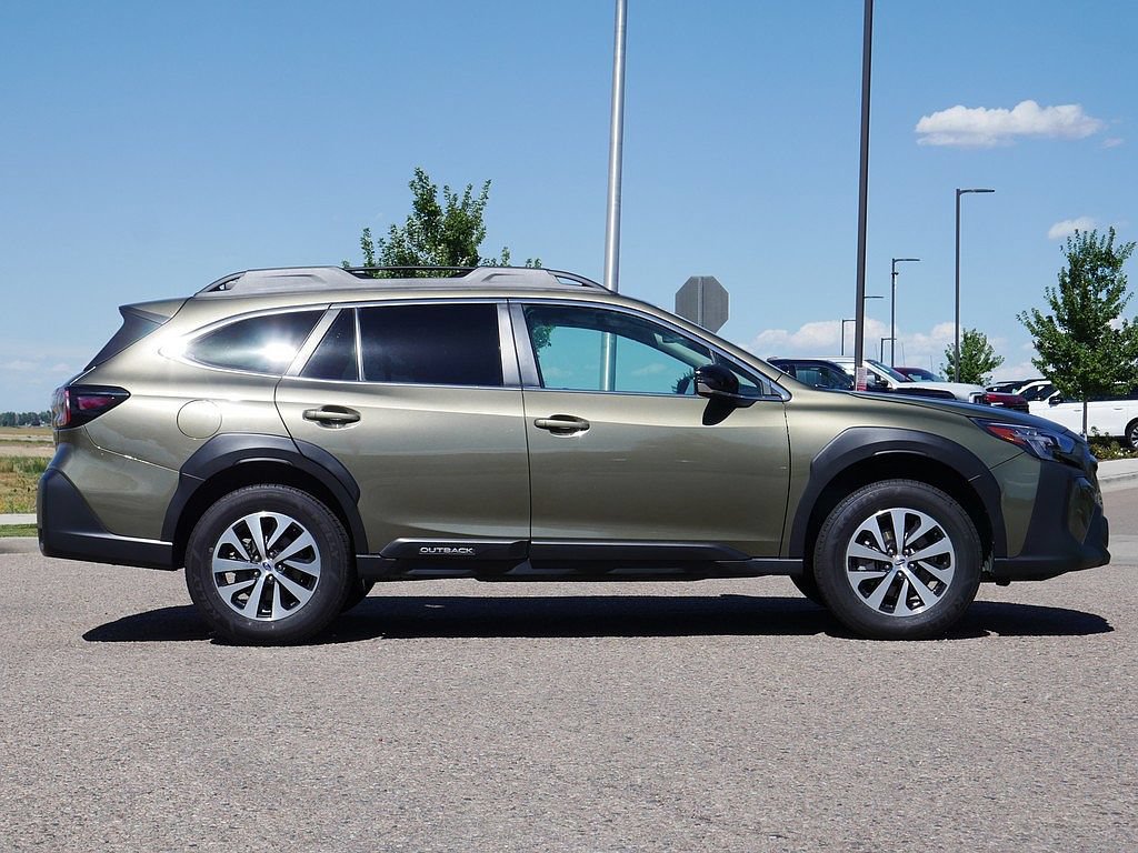 Used 2024 Subaru Outback Premium AWD/4WD image 6
