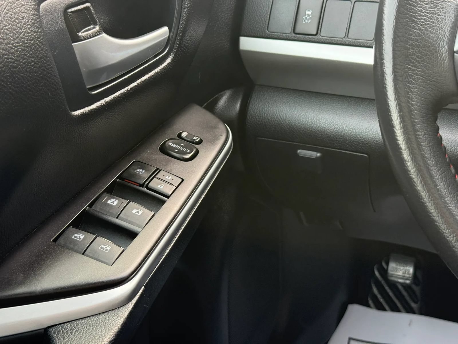 Used 2017 Toyota Camry SE w/ Moonroof Package FWD image 23